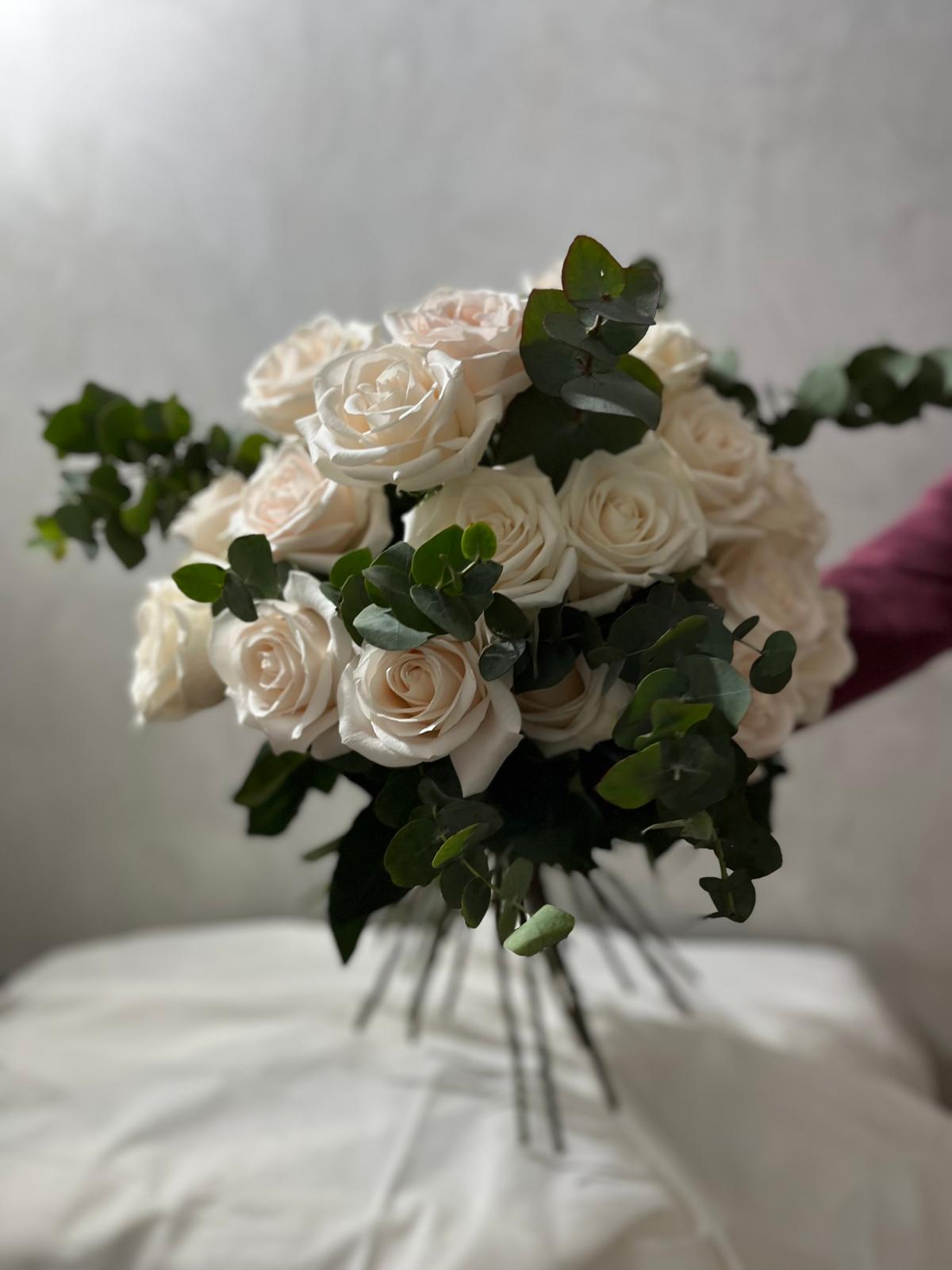 Ramo de 24 rosas bls